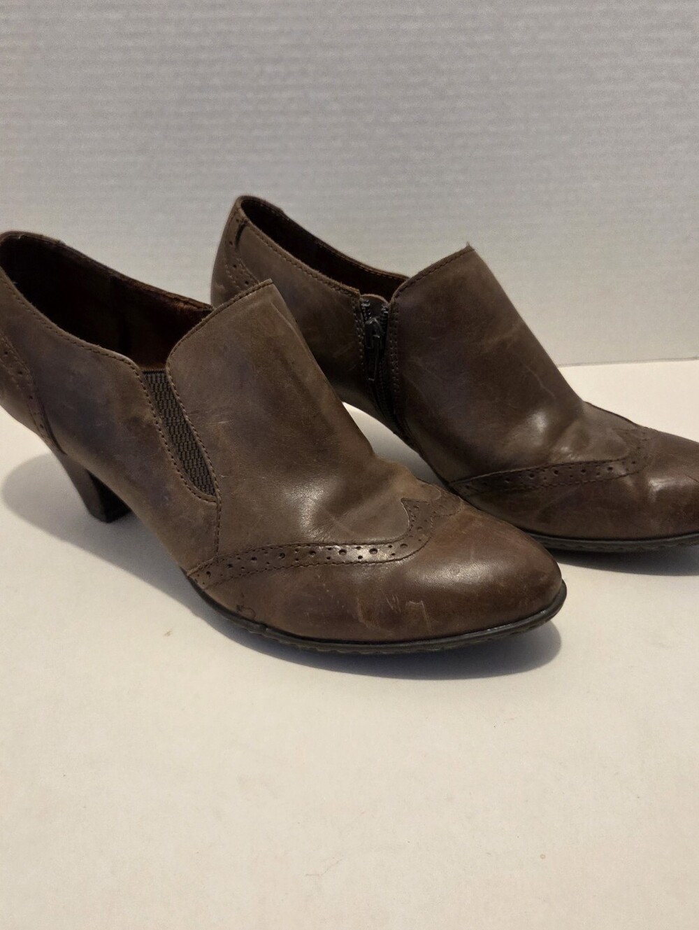 Born Brown Leather Ankle Booties Side Zip Comfort Heels Womenโs Size 10